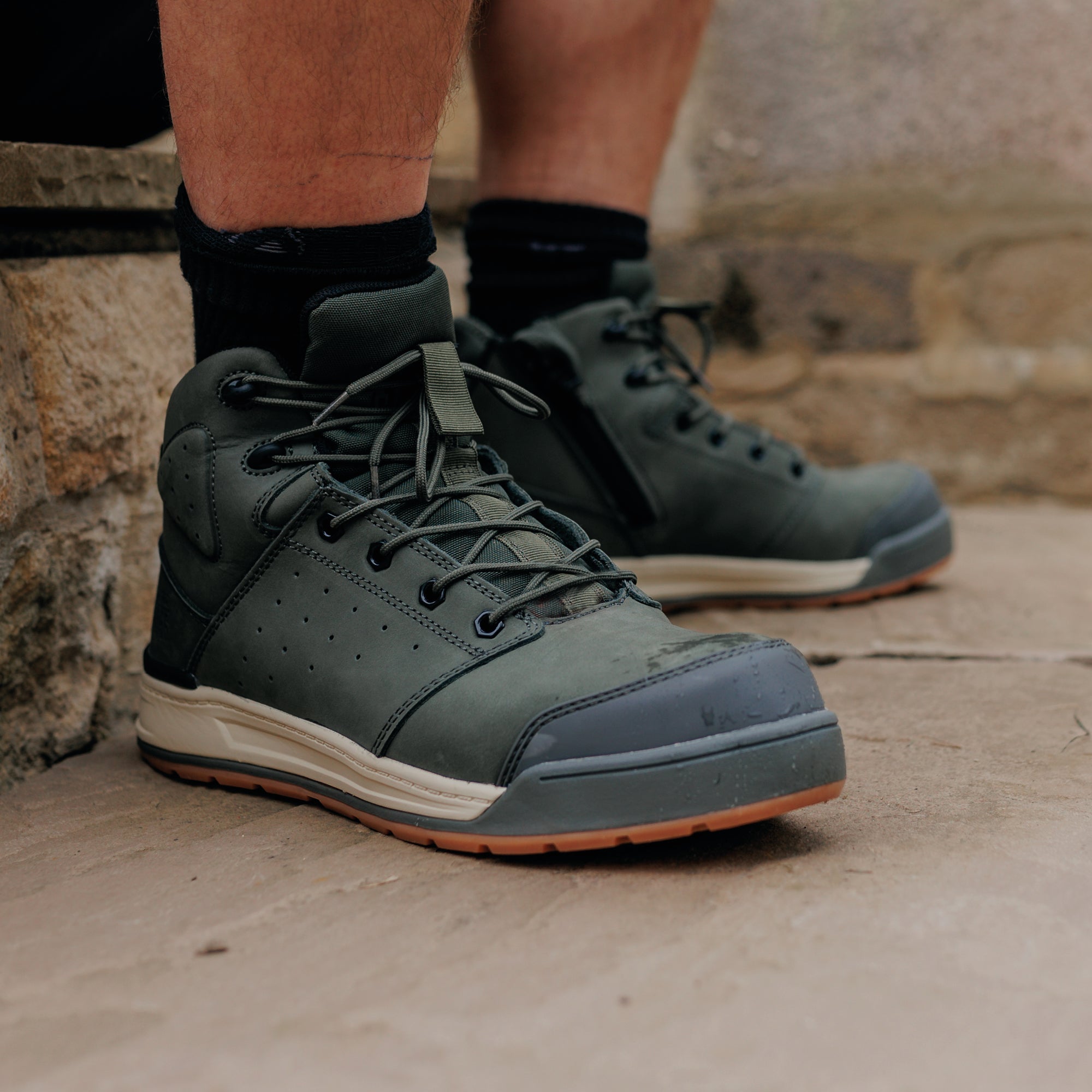Hard Yakka 3056 INT Men's Composite Toe Static-Dissipative Puncture-Resisting Side Zip Work Hiker